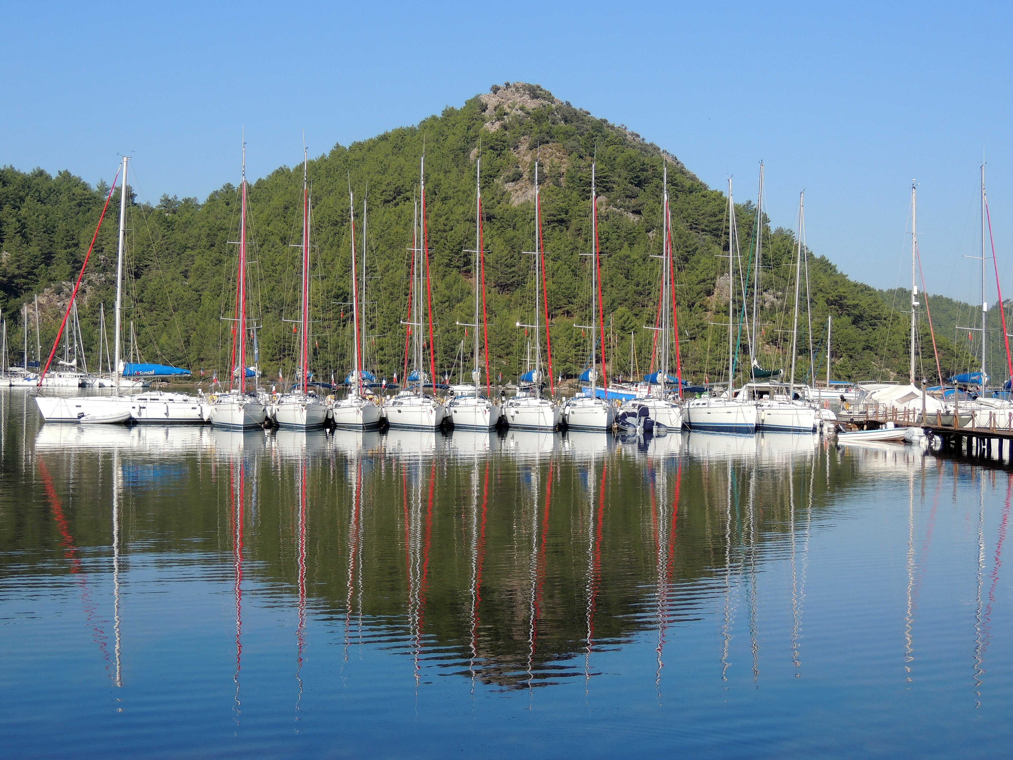 Selimiye–Orhaniye–Bayır Manzaralı Araç Rotası rehberini temsil eden Marmaris ve Hisarönü görünümü